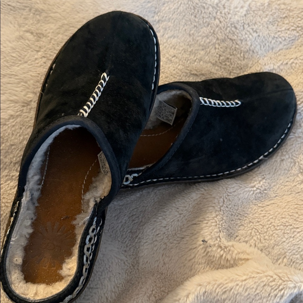 UGG Kohala Black Shearling Clogs Mules Size 7